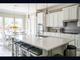 Marble-look porcelain tile